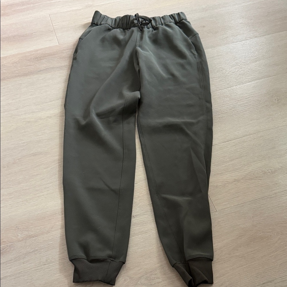 Lululemon on the fly Olive Jogger Pants